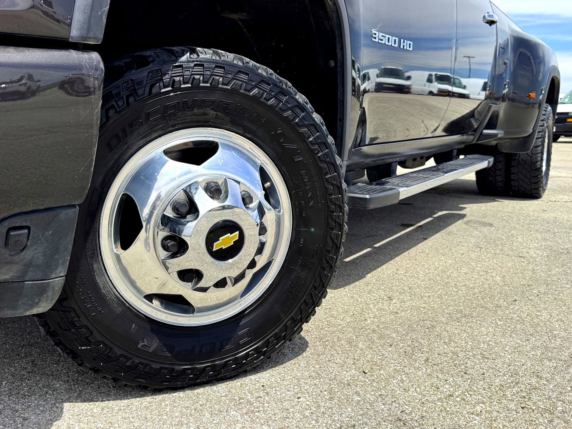 Used 2021 Chevrolet Silverado 3500 High Country AWD/4WD image 2