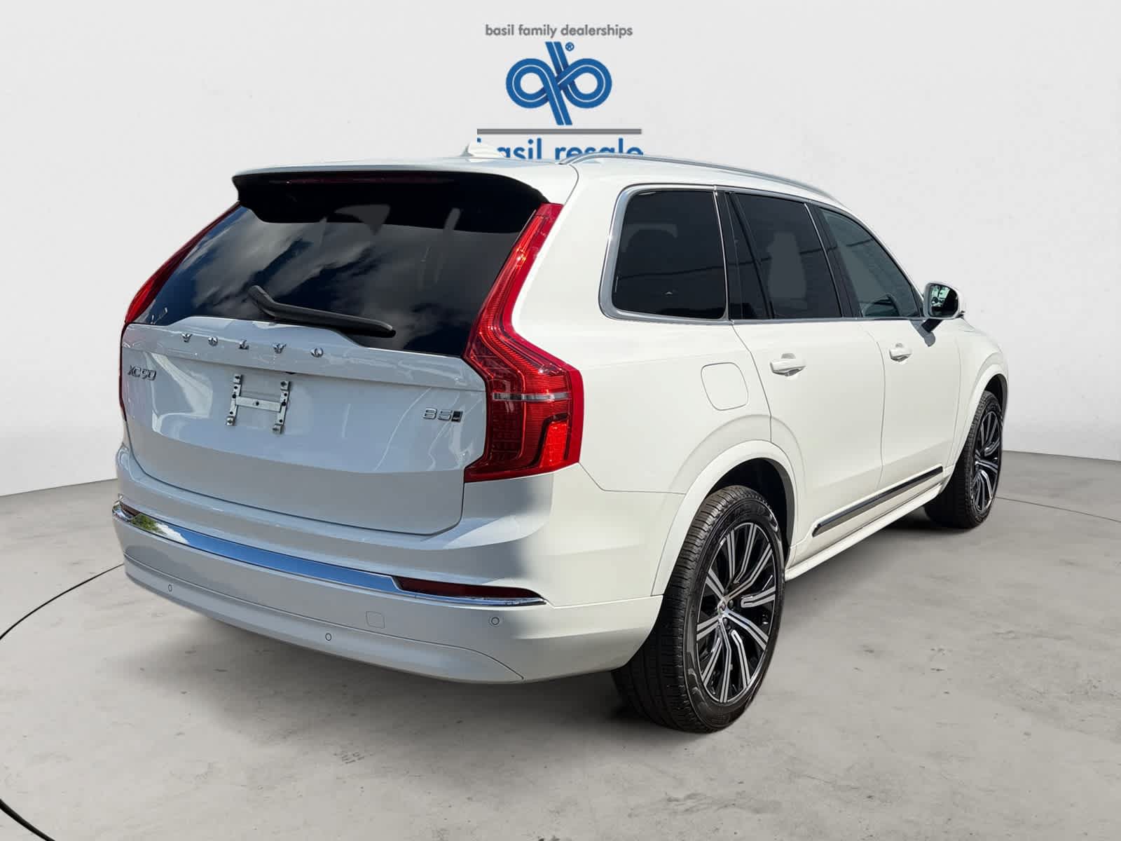 Used 2025 Volvo XC90 B5 Core AWD/4WD image 6