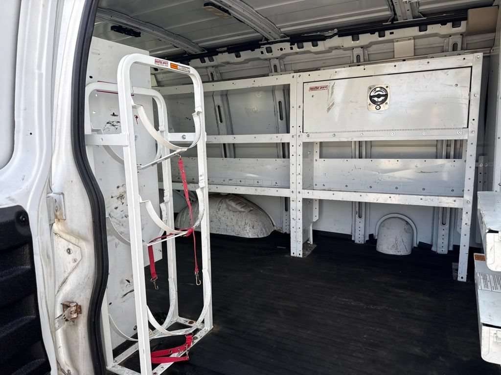 Used 2018 Chevrolet Express 3500 w/ Driver Convenience Package RWD image 16