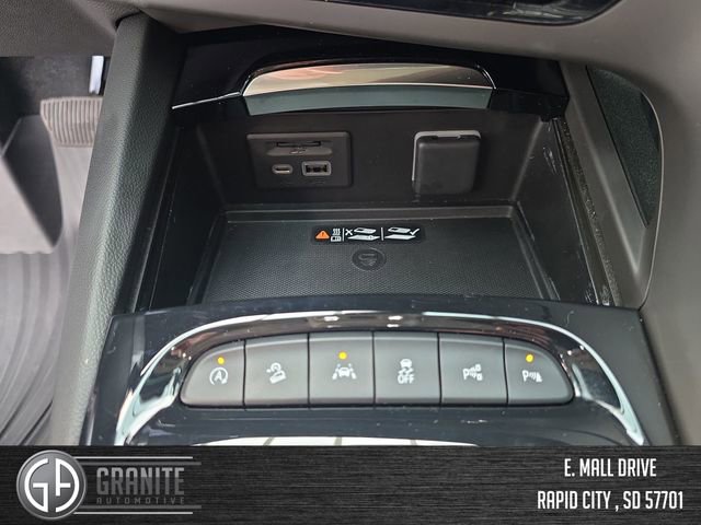 Used 2023 Buick Envision Avenir image 35