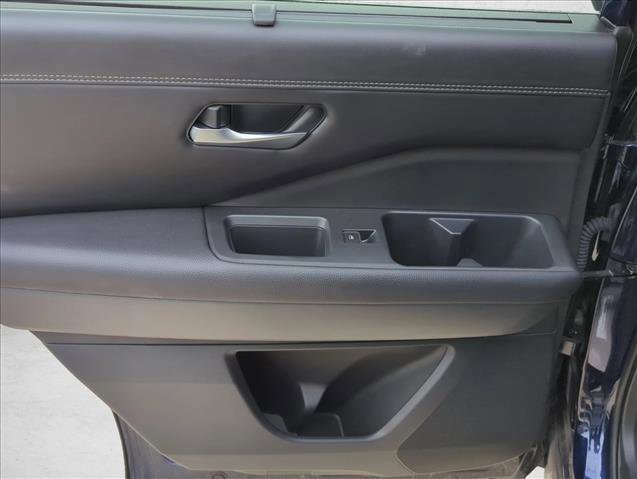 Used 2025 Nissan Pathfinder Platinum w/ Cargo Package FWD image 22