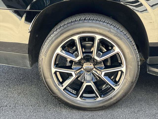 Used 2025 Chevrolet Suburban RST w/ Comfort Package AWD/4WD image 8