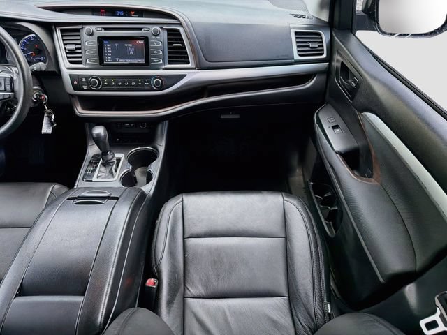 Used 2019 Toyota Highlander LE FWD image 17