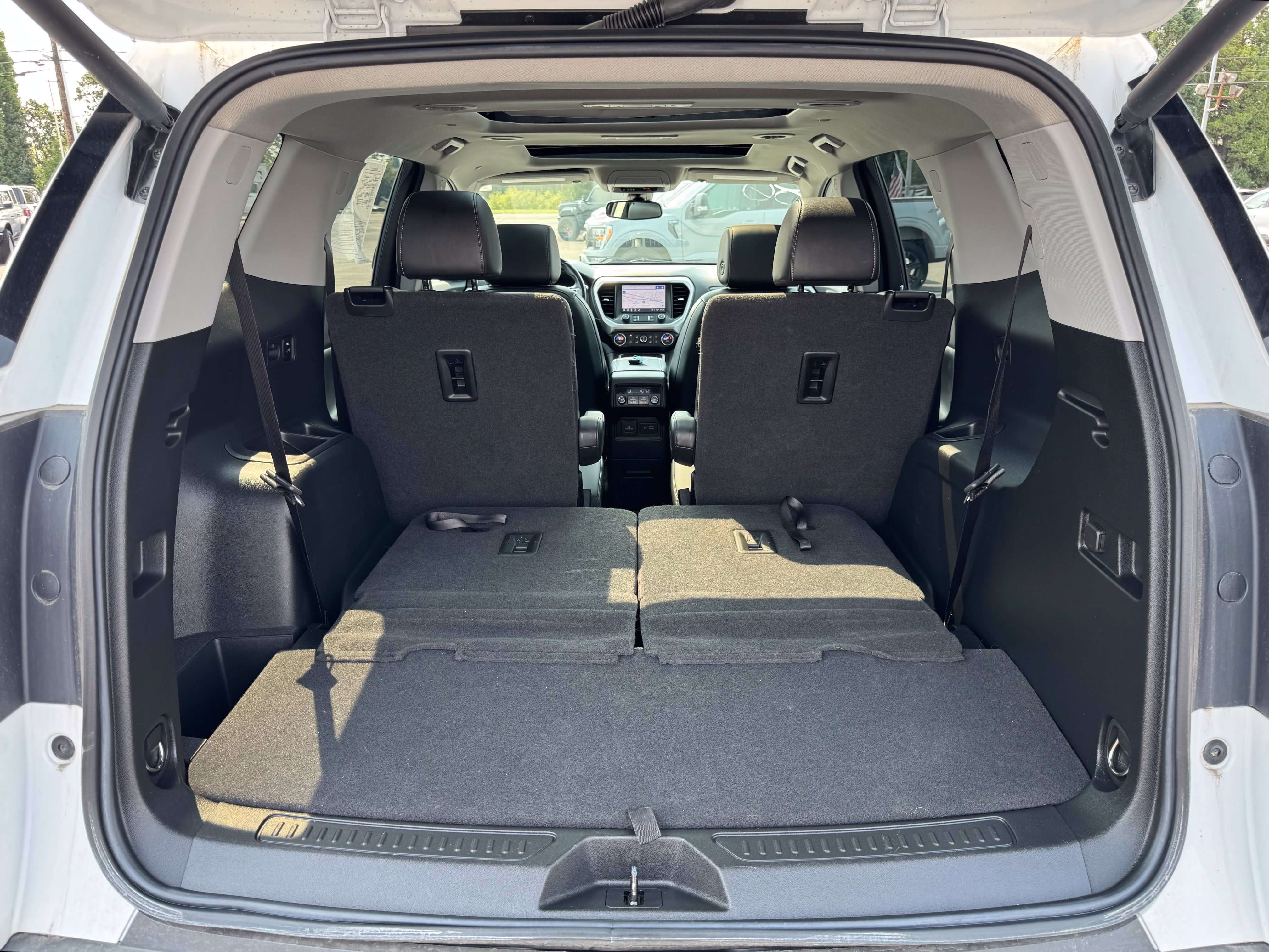 Used 2022 GMC Acadia SLT w/ Technology Package AWD/4WD image 38