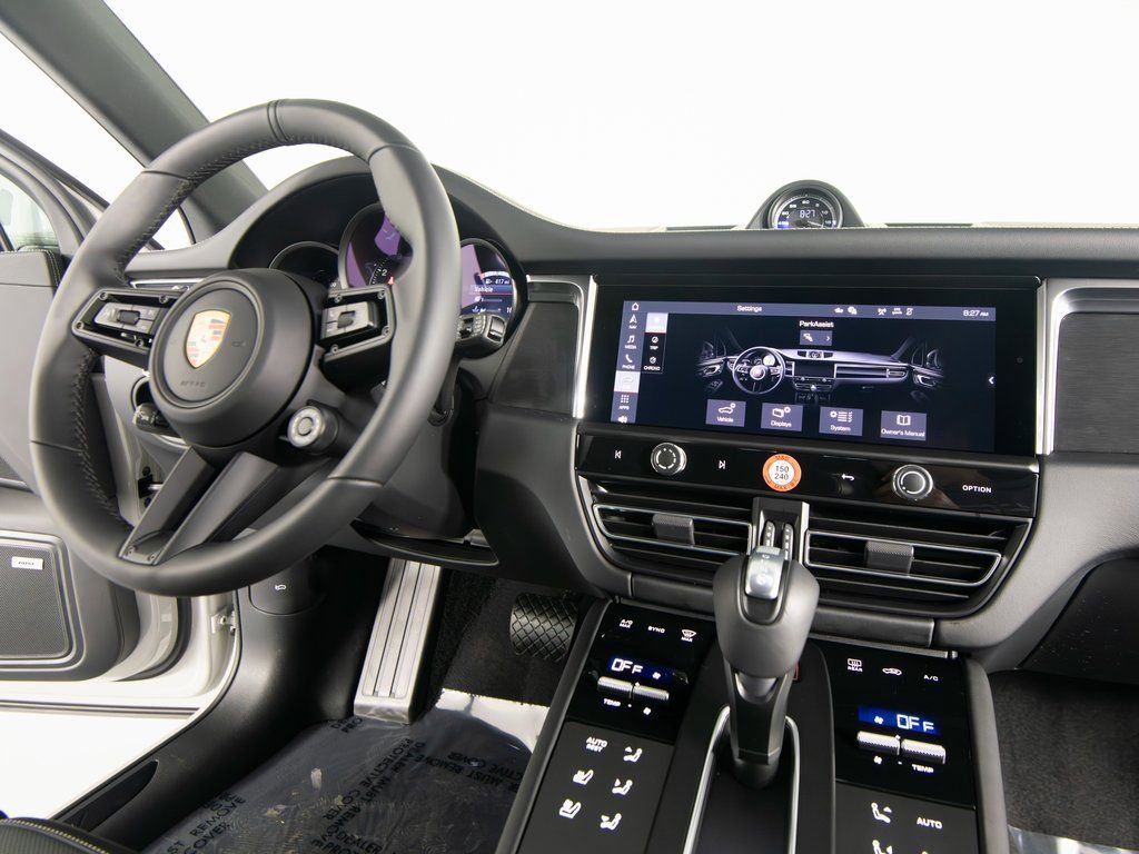 New 2026 Porsche Macan GTS image 31