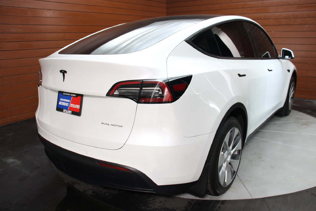 Used 2022 Tesla Model Y Long Range AWD/4WD image 3
