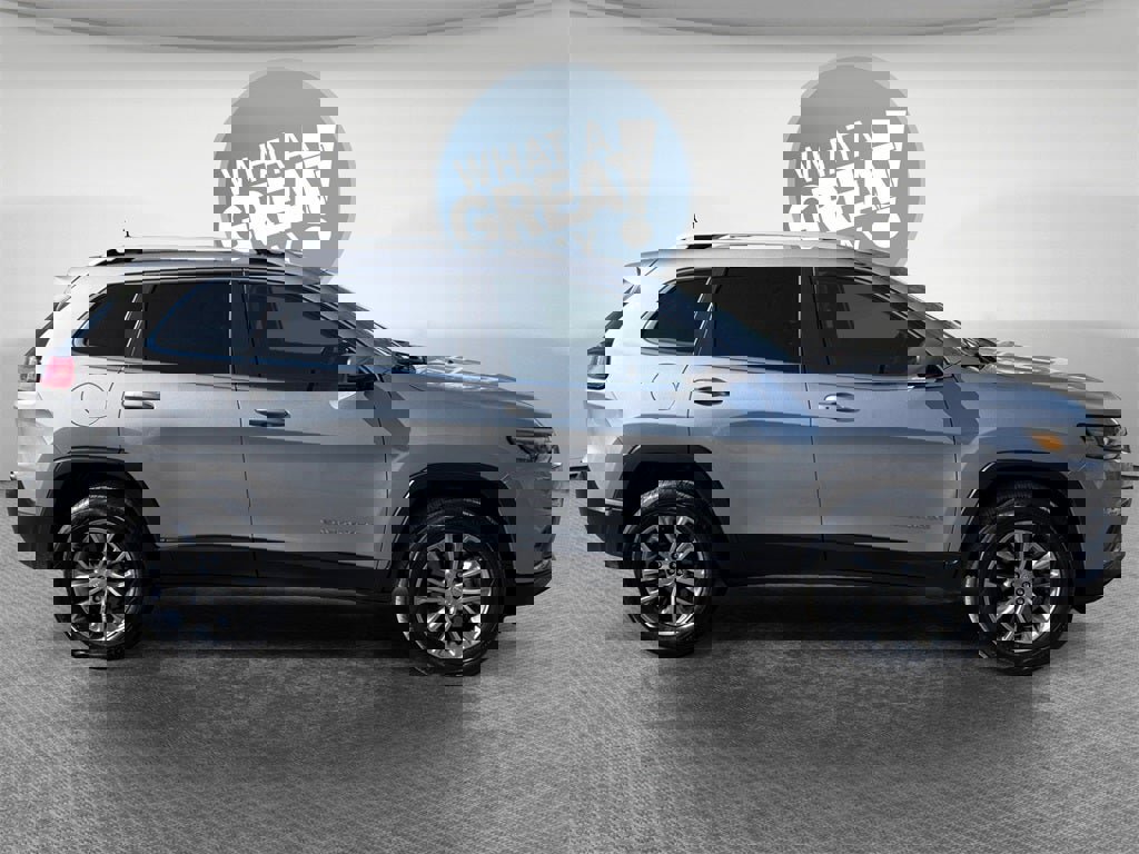 Used 2021 Jeep Cherokee Latitude Lux w/ Comfort/Convenience Group image 2