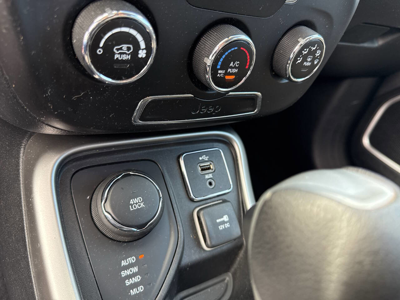 Used 2018 Jeep Compass Sport image 27