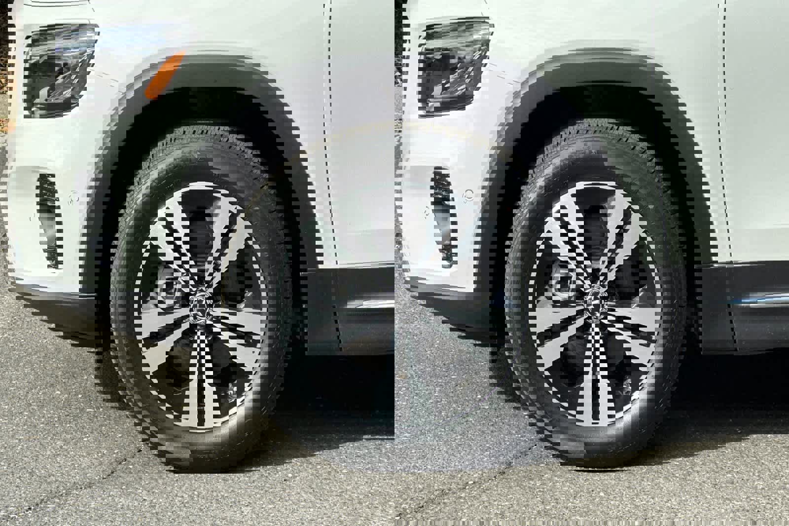 New 2025 Mercedes-Benz GLB 250 4MATIC image 24