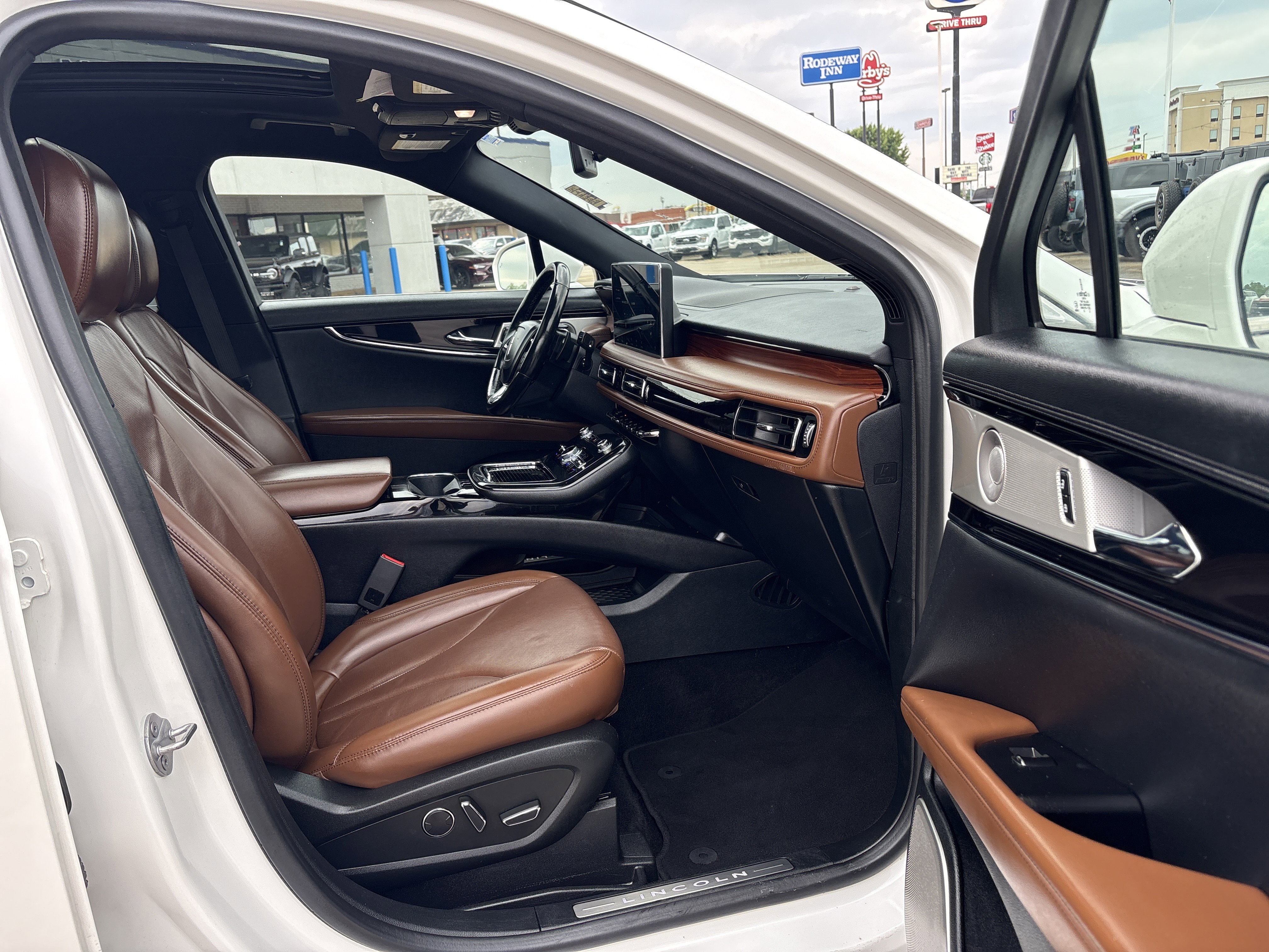 Used 2022 Lincoln Nautilus Reserve w/ Equipment Group 202A AWD/4WD image 11