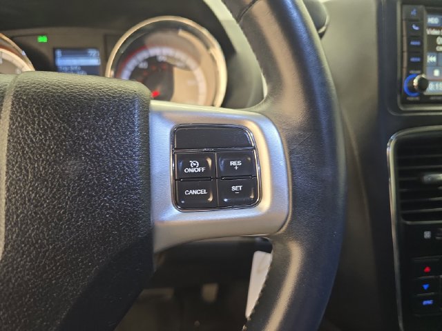 Used 2016 Dodge Grand Caravan R/T FWD image 32