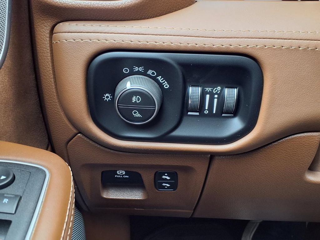 Used 2023 RAM 1500 Limited AWD/4WD image 18
