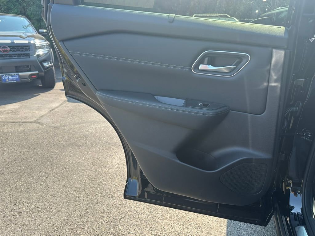 New 2026 Nissan Rogue Platinum w/ Platinum Premium Package image 24