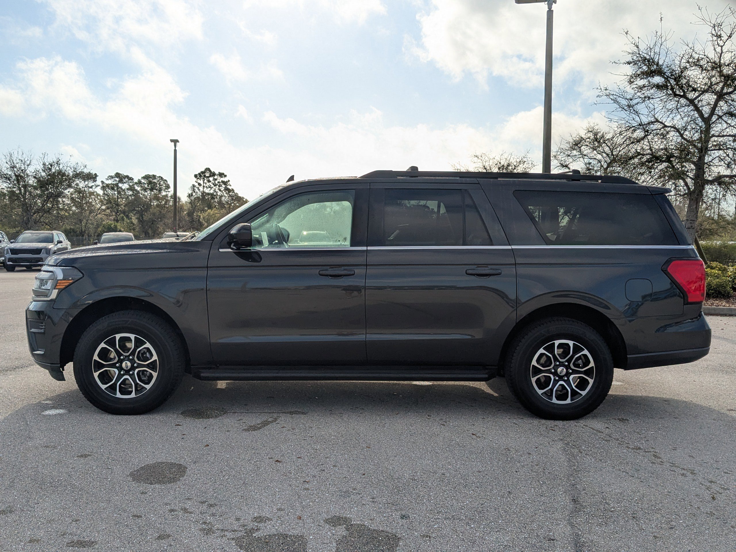 Used 2024 Ford Expedition Max XLT image 8