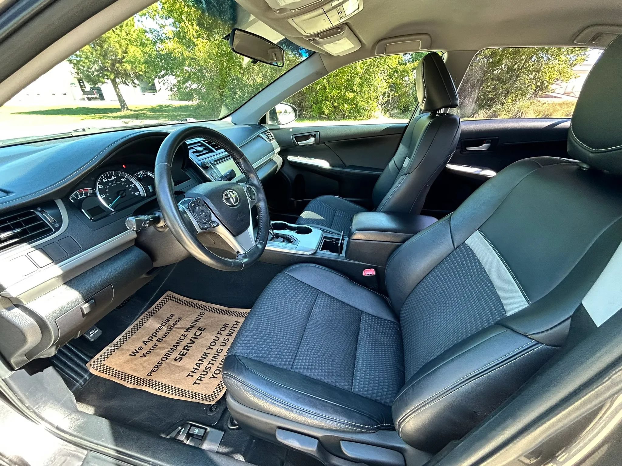 Used 2014 Toyota Camry SE FWD image 12