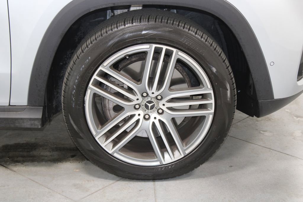 Used 2025 Mercedes-Benz GLS 450 4MATIC image 12