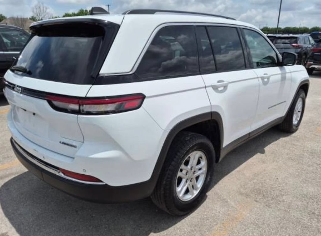 Used 2024 Jeep Grand Cherokee Laredo RWD image 6