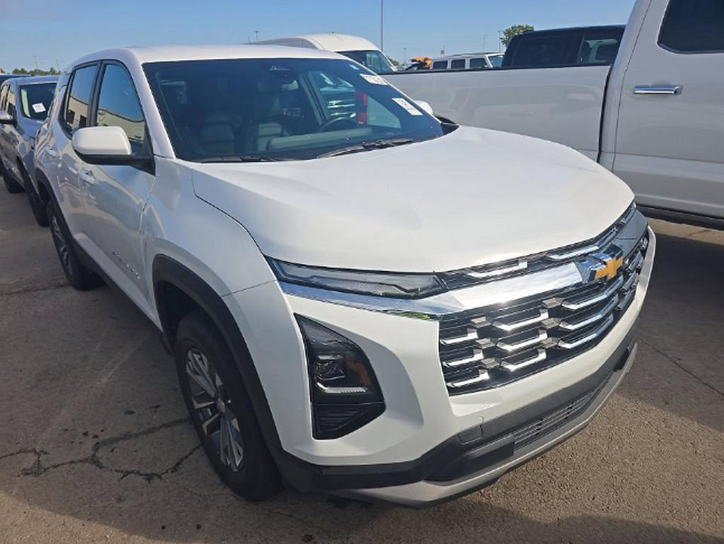 Used 2026 Chevrolet Equinox LT w/ Convenience Package II AWD/4WD image 2