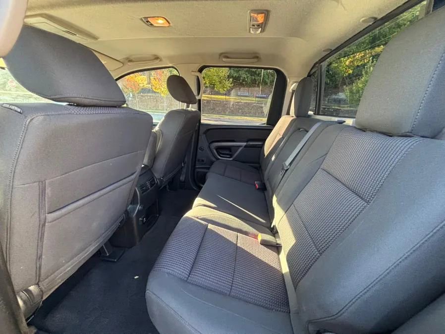 Used 2015 Nissan Titan SV w/ SV Value Truck Package image 18