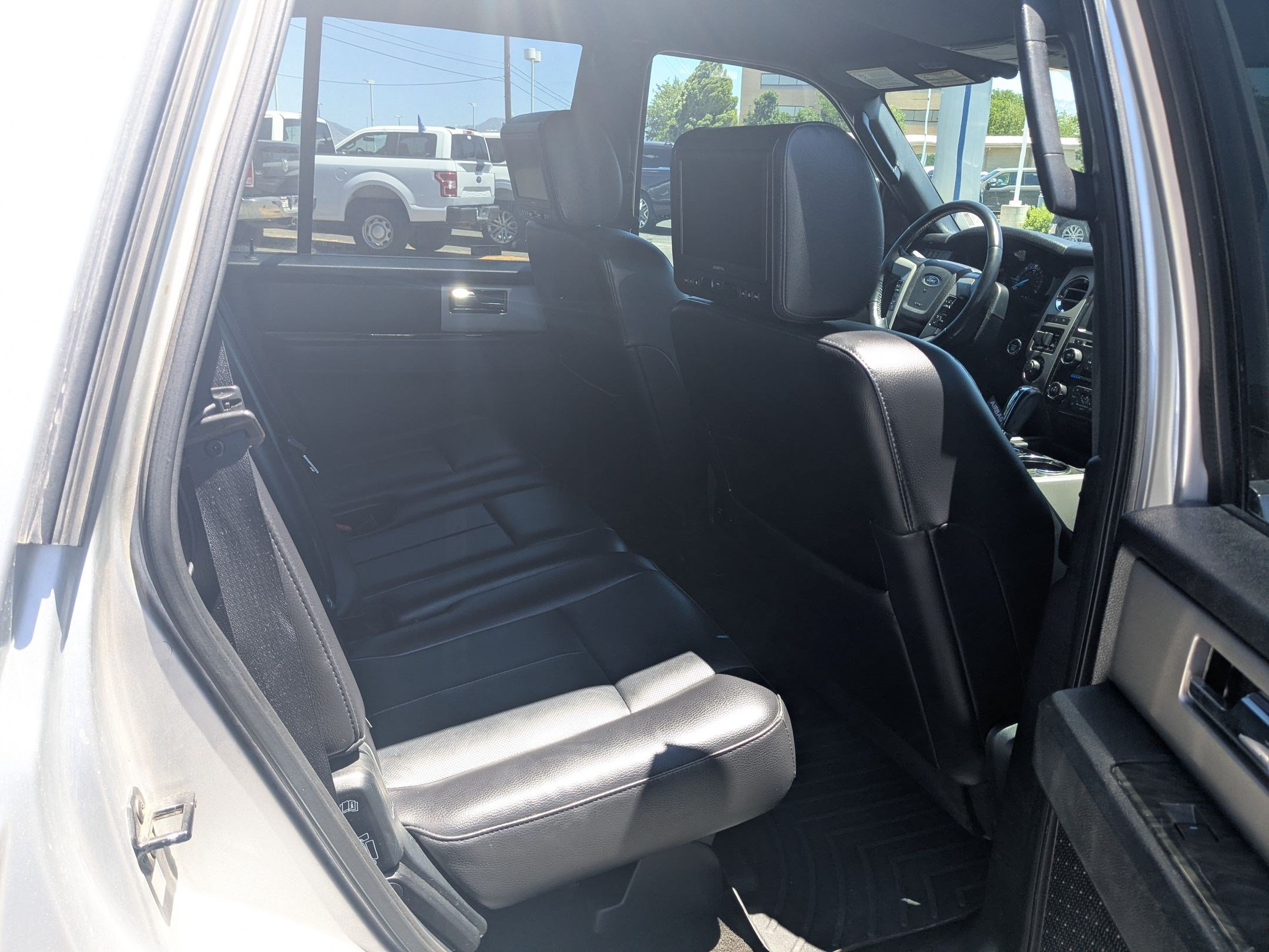 Used 2016 Ford Expedition Limited AWD/4WD image 32