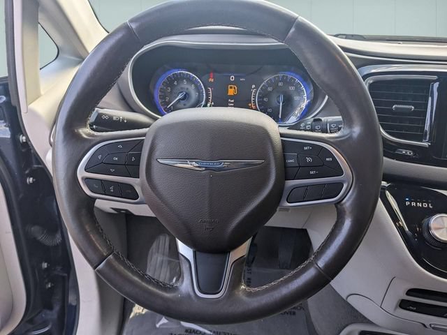 Used 2018 Chrysler Pacifica Touring-L Plus FWD image 18