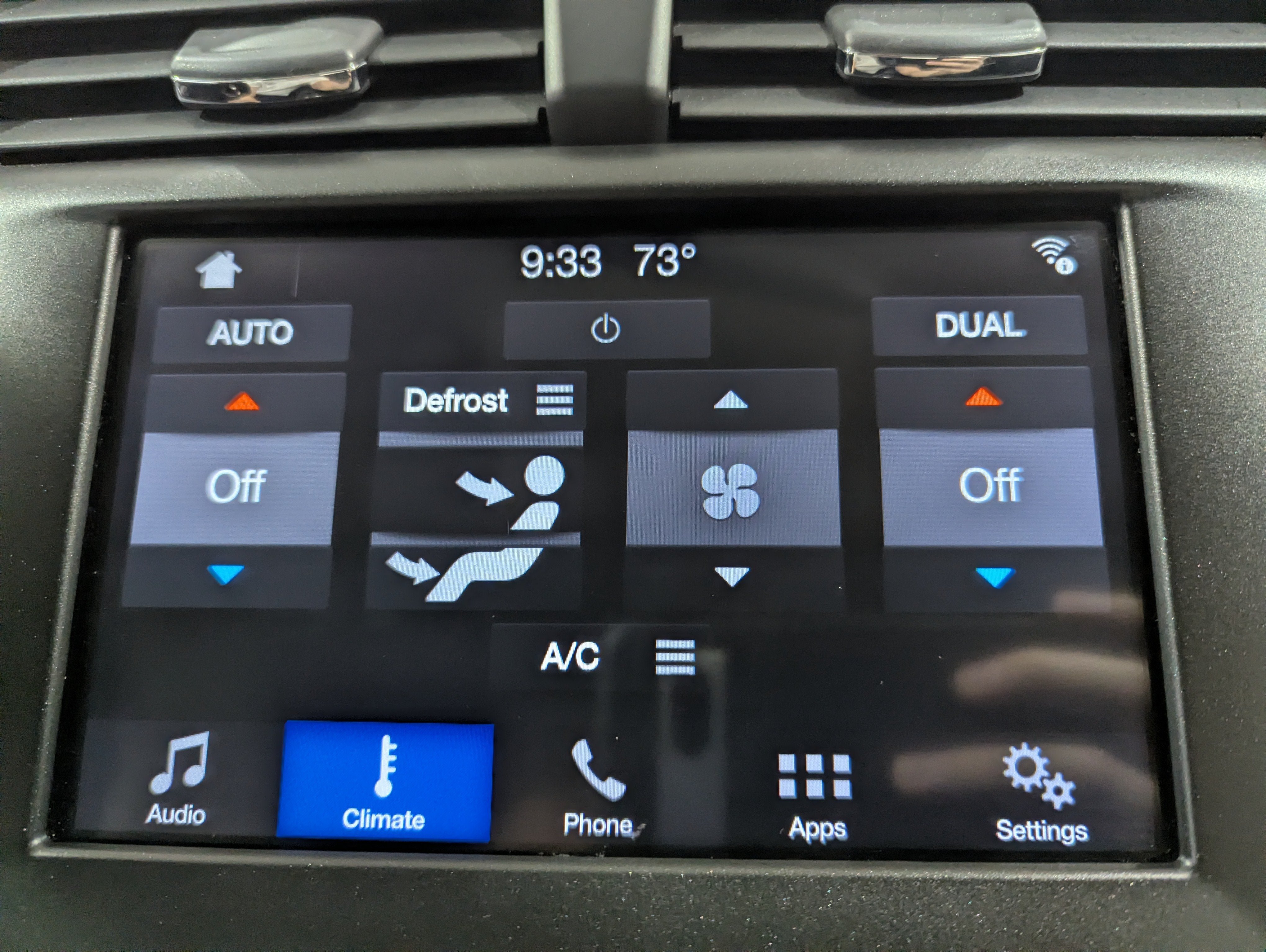 Used 2017 Ford Fusion SE w/ Fusion SE Technology Package FWD image 23