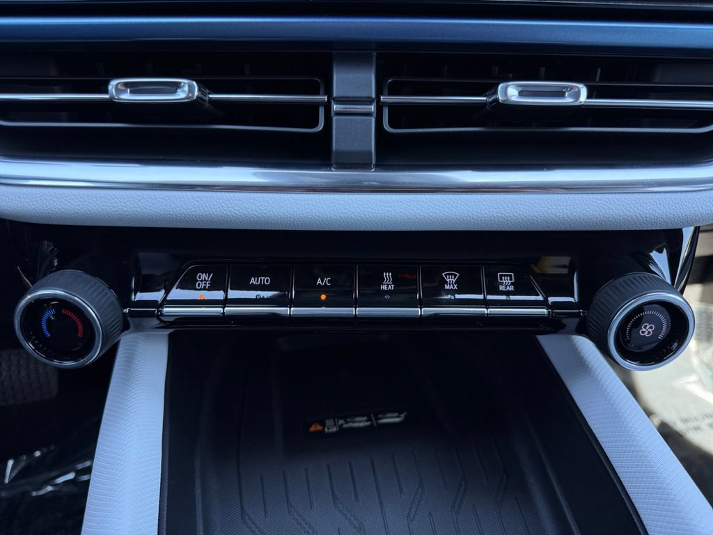 New 2026 Chevrolet Equinox EV LT AWD/4WD image 18