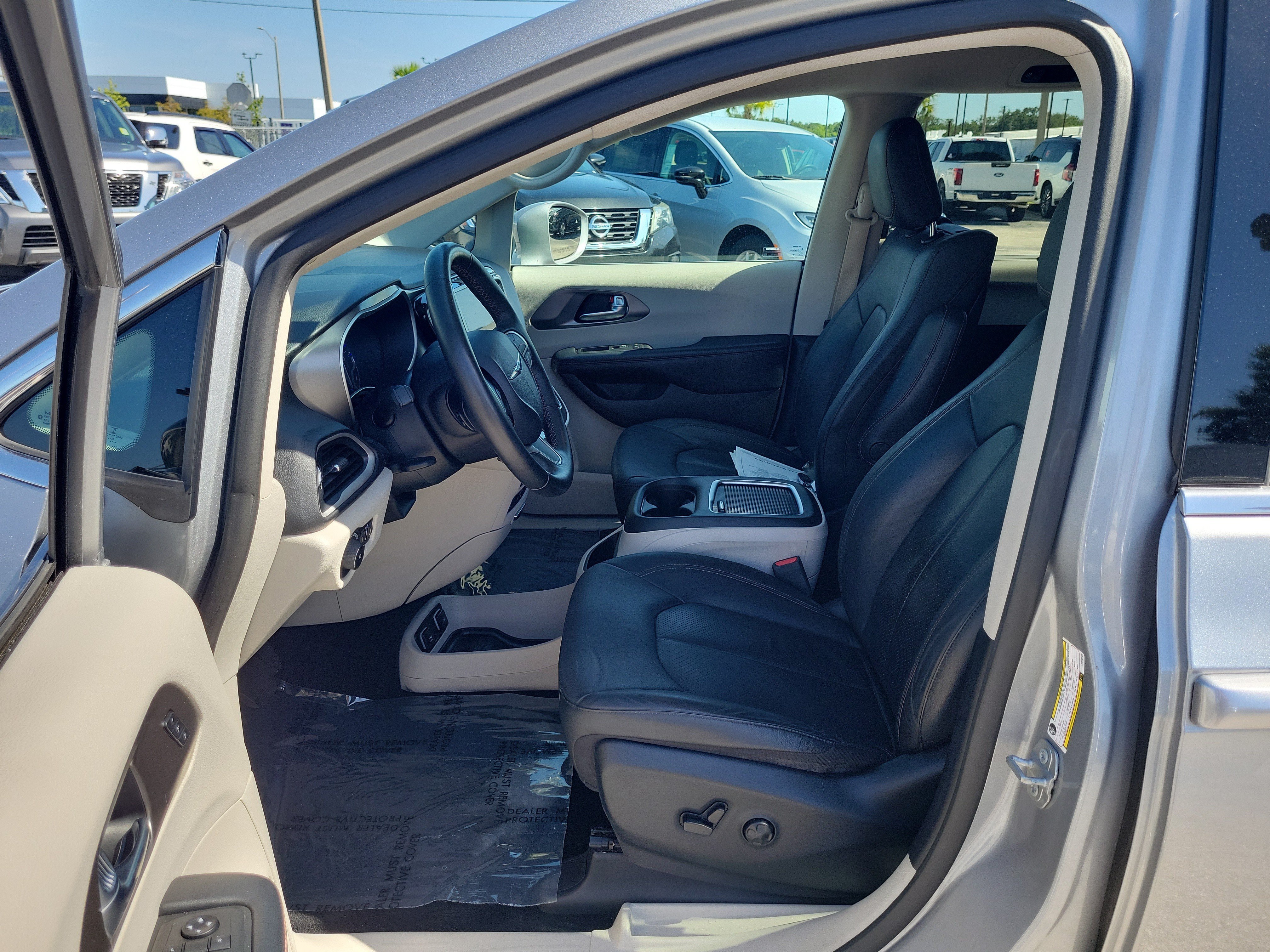 Used 2020 Chrysler Pacifica Touring-L Plus w/ Advanced Safetytec Group FWD image 14
