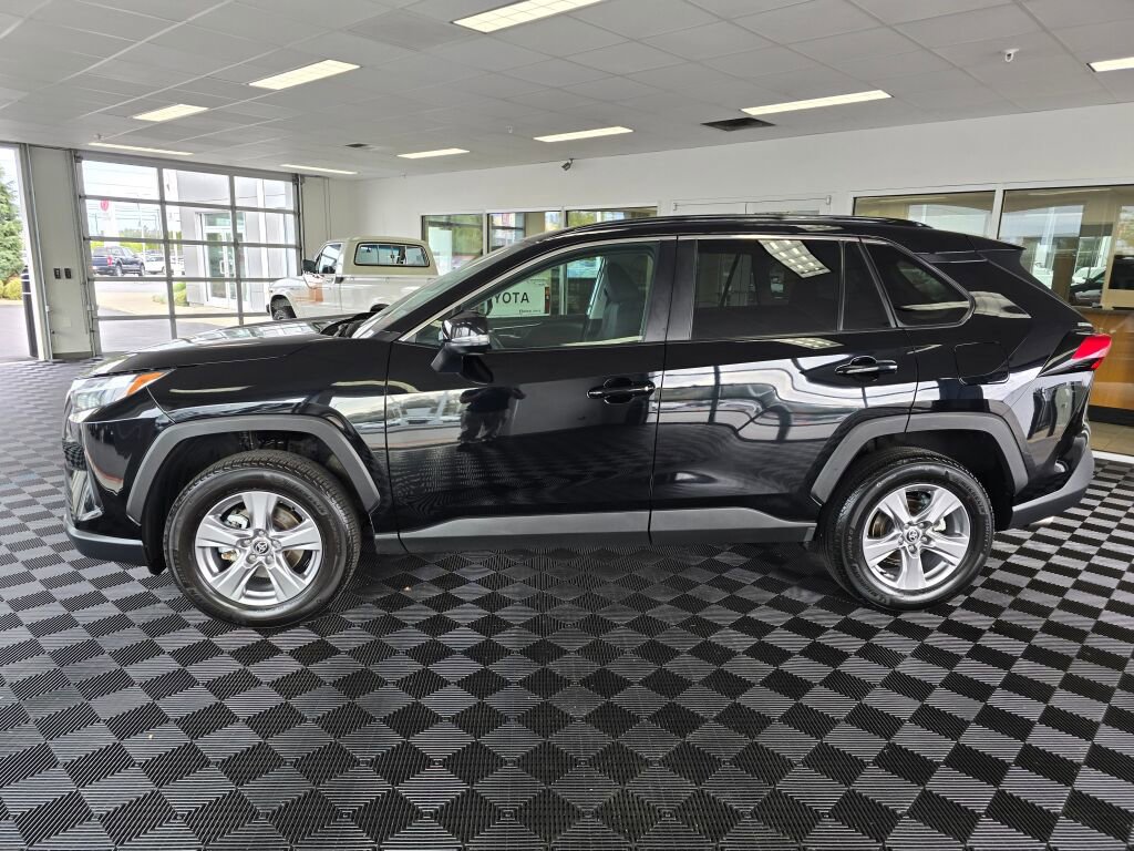 Used 2025 Toyota RAV4 XLE AWD/4WD image 6