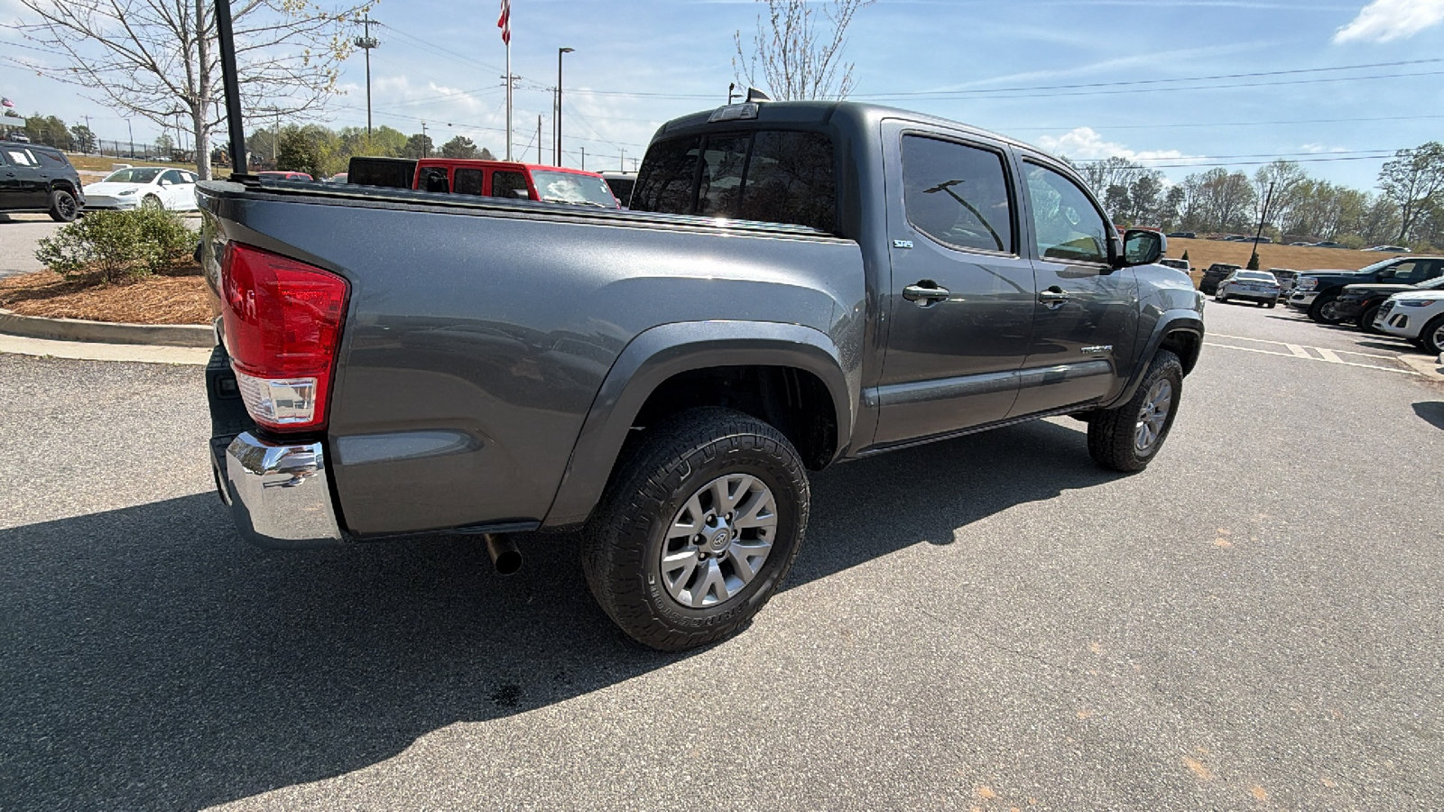 Used 2017 Toyota Tacoma SR5 w/ Tow Package image 8