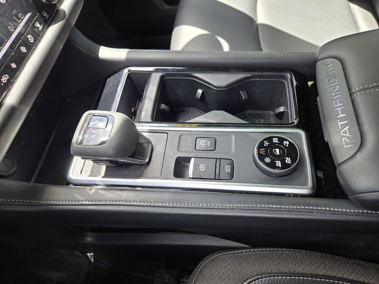 Used 2025 Nissan Pathfinder SL AWD/4WD image 22