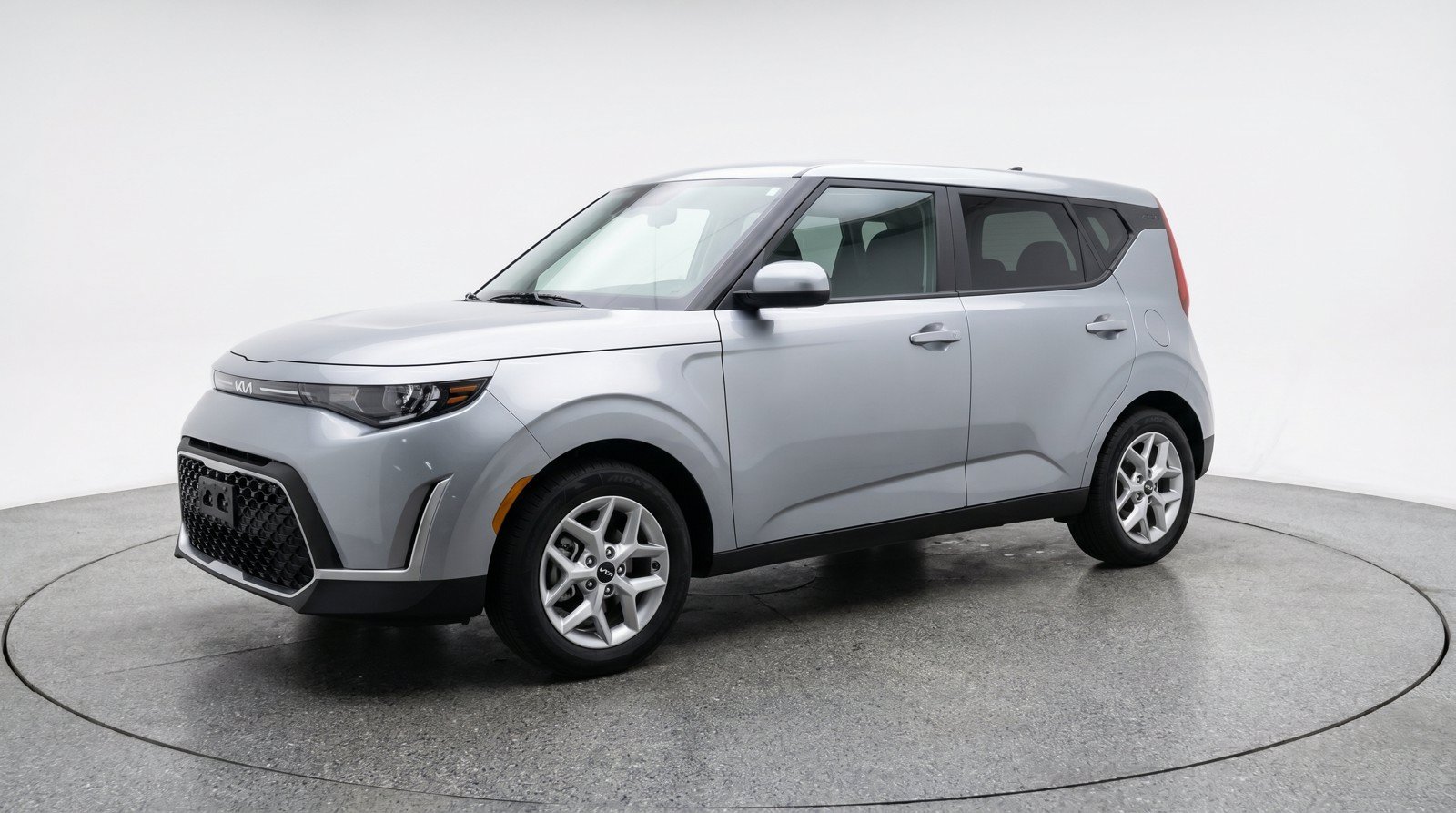 Used 2025 Kia Soul LX w/ LX Technology Package FWD image 3