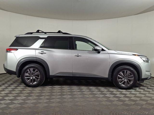 Used 2023 Nissan Pathfinder SV w/ Black Appearance Package AWD/4WD image 10