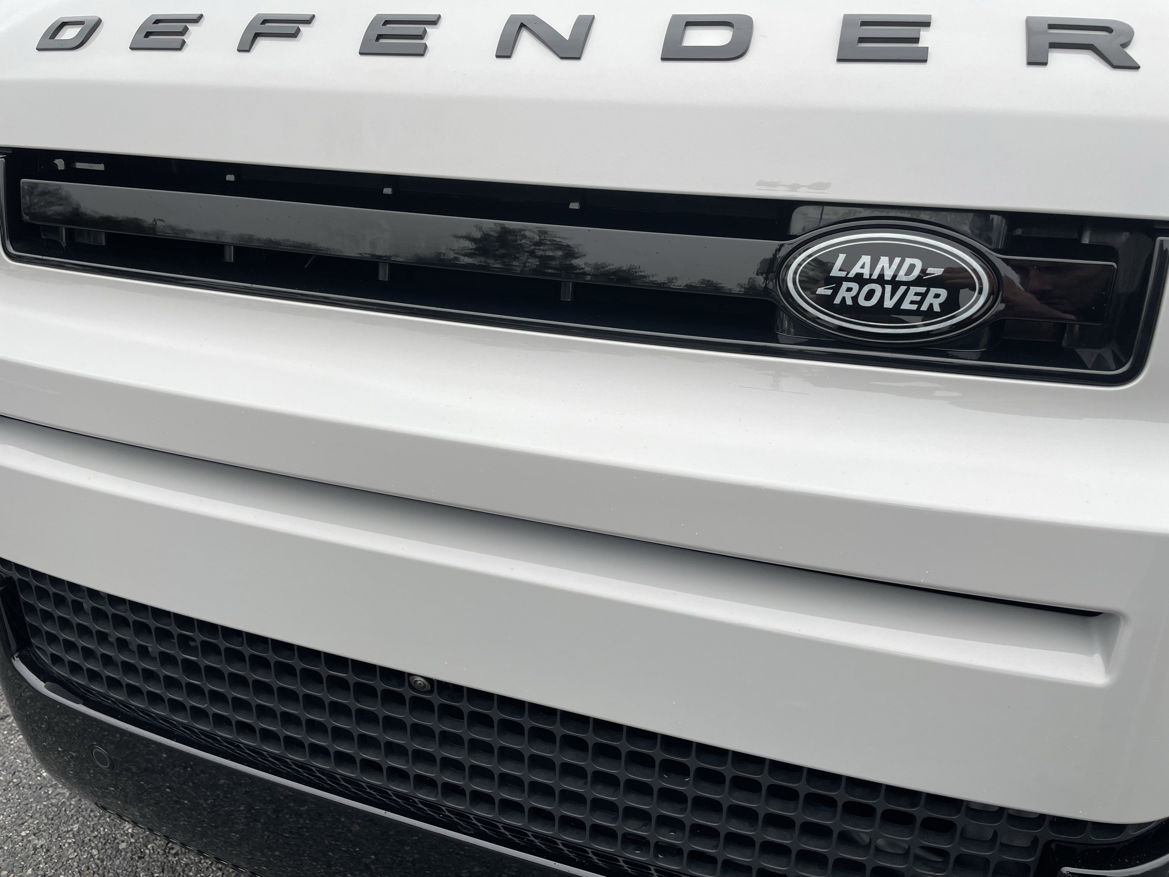 New 2026 Land Rover Defender 110 X-Dynamic SE image 32