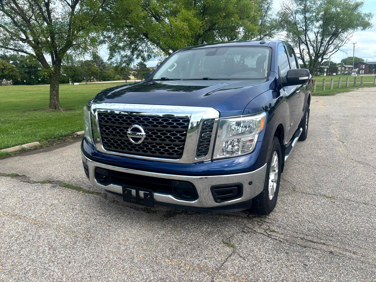 Used 2018 Nissan Titan SV w/ SV Convenience Package image 4