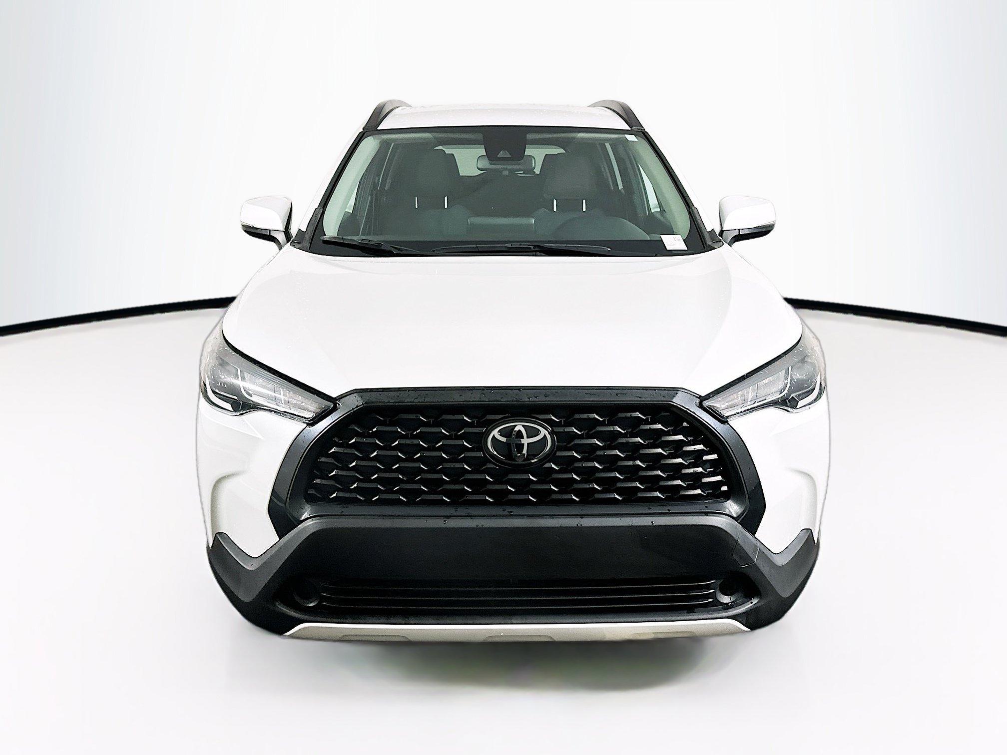 Used 2022 Toyota Corolla Cross LE FWD image 2