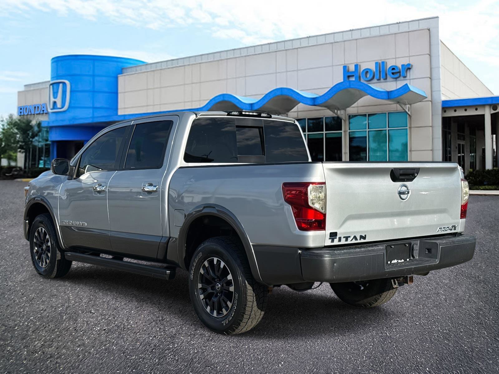 Used 2019 Nissan Titan PRO-4X image 6
