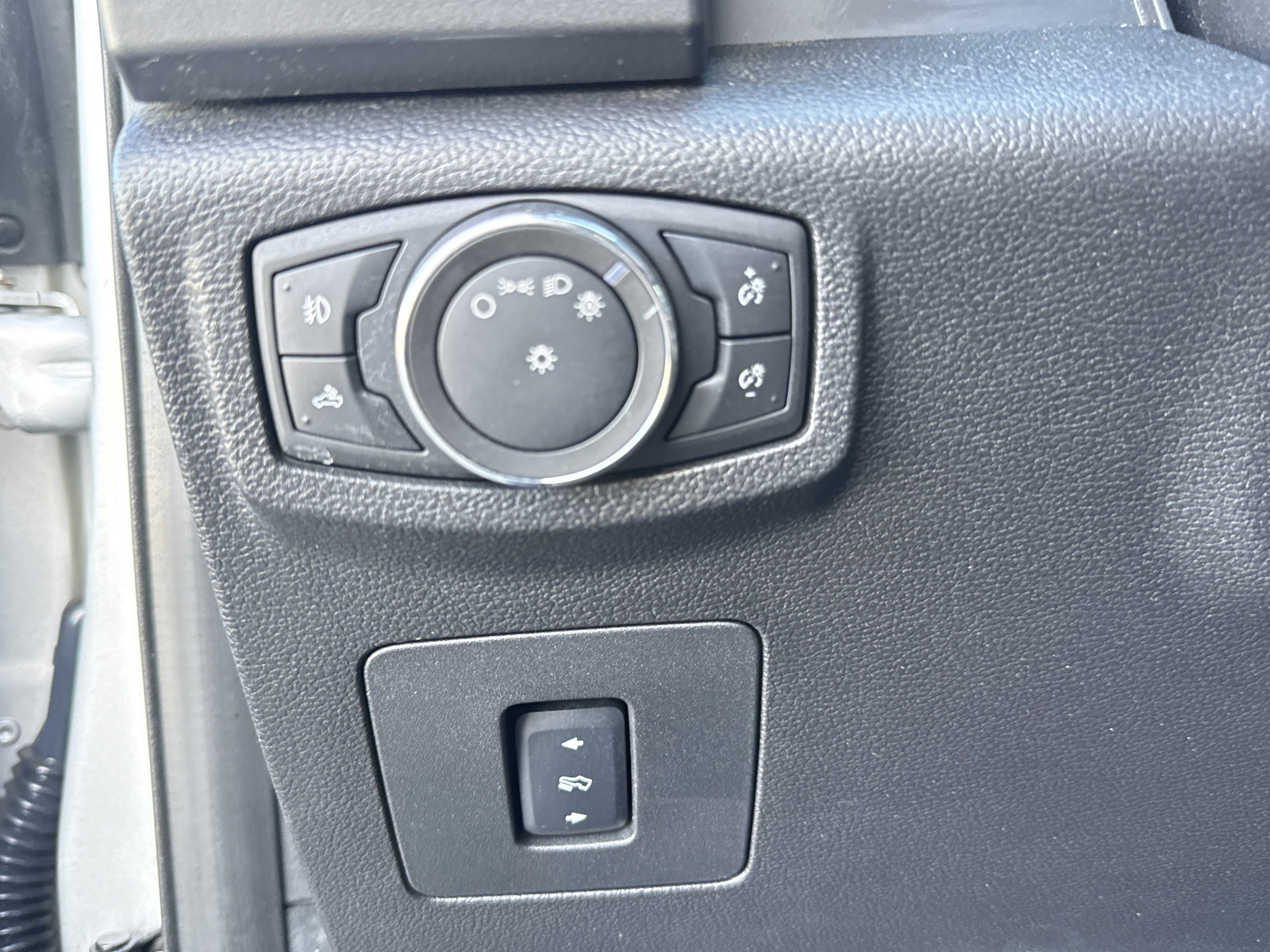 Used 2017 Ford F150 XLT w/ Equipment Group 302A Luxury image 26