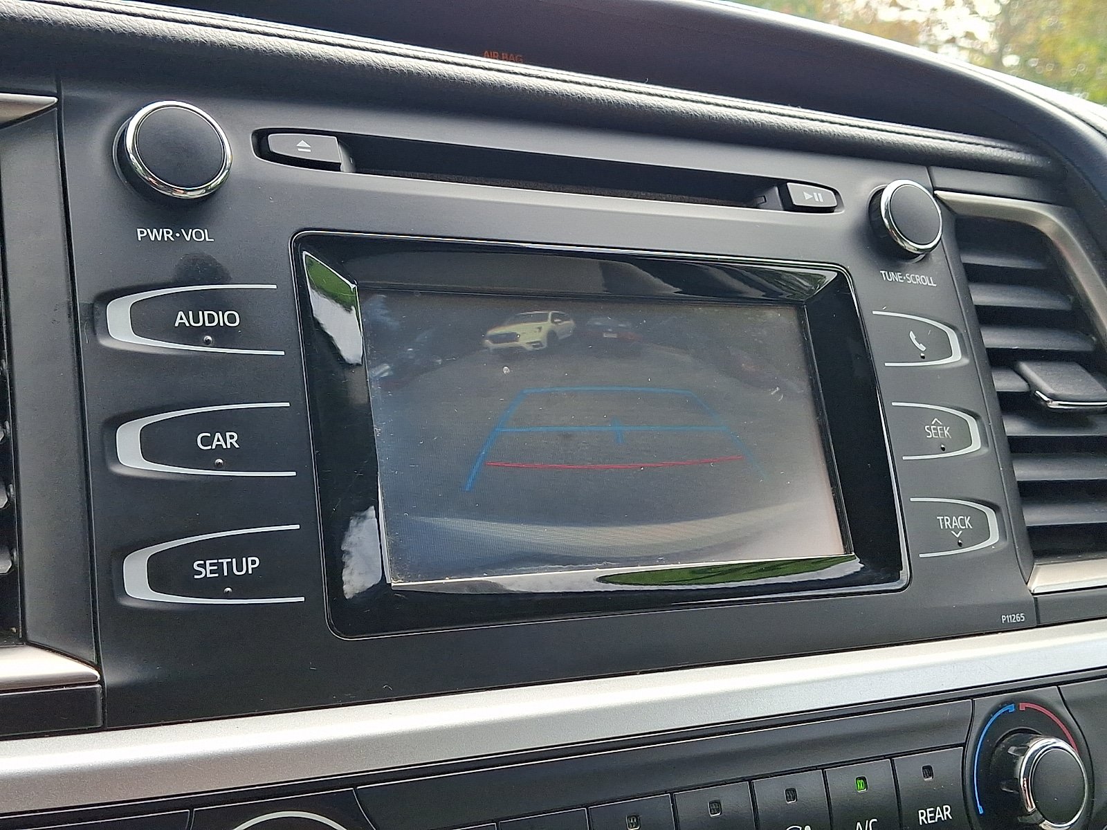 Used 2016 Toyota Highlander LE AWD/4WD image 17