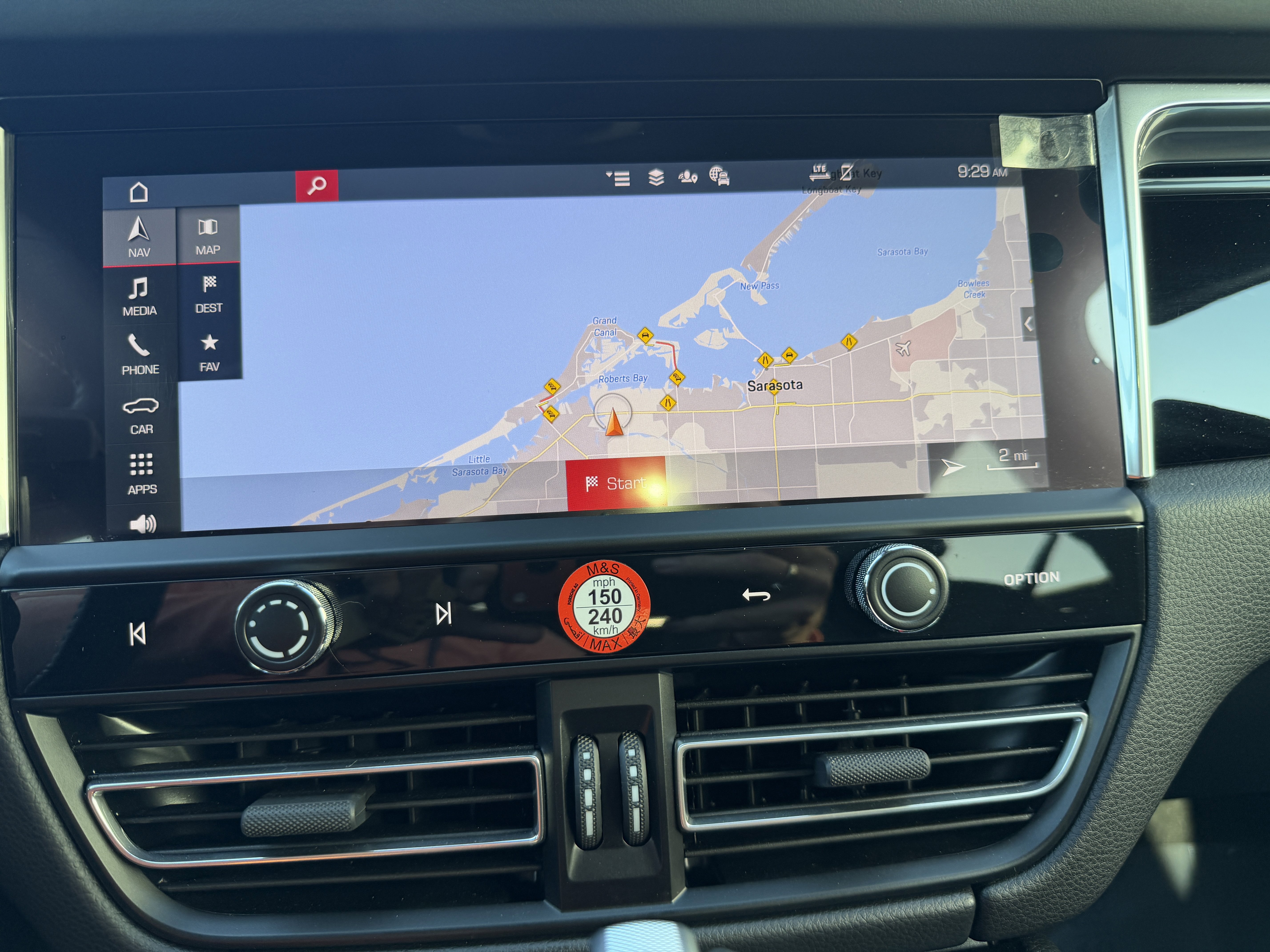 Certified 2025 Porsche Macan Turbo image 29