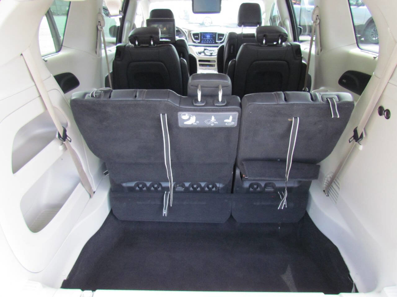 Used 2017 Chrysler Pacifica Touring-L Plus w/ Advanced Safetytec Group image 16