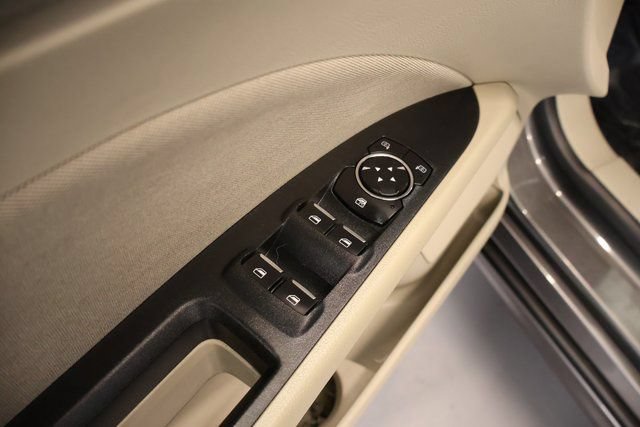 Used 2019 Ford Fusion SE FWD image 11