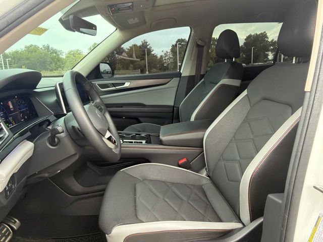 Used 2024 Volkswagen Atlas Peak Edition SE AWD/4WD image 30