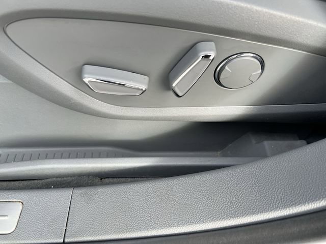 Used 2022 Lincoln Nautilus Reserve w/ Equipment Group 201A image 10