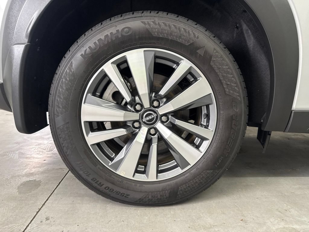 Used 2025 Nissan Pathfinder SL w/ Black Appearance Package FWD image 25
