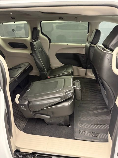 Used 2022 Chrysler Pacifica Limited FWD image 48