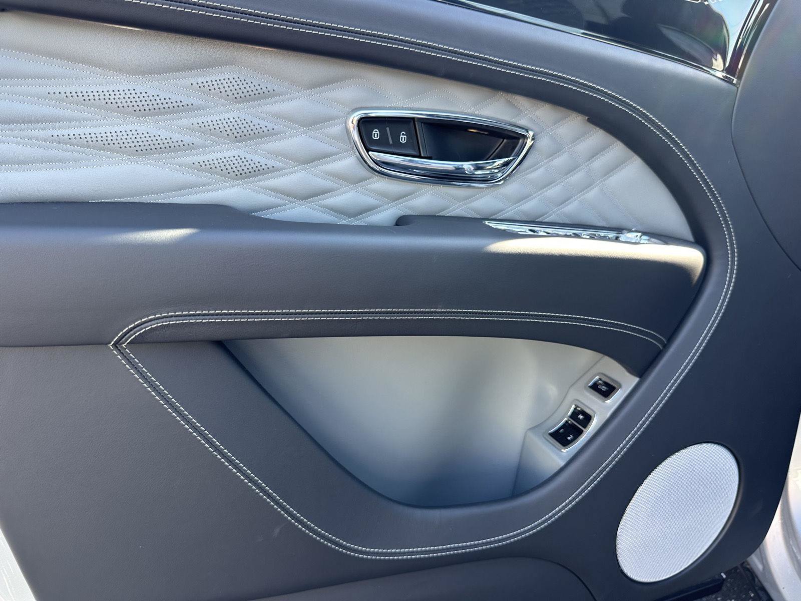 New 2027 Bentley Bentayga AWD/4WD image 14