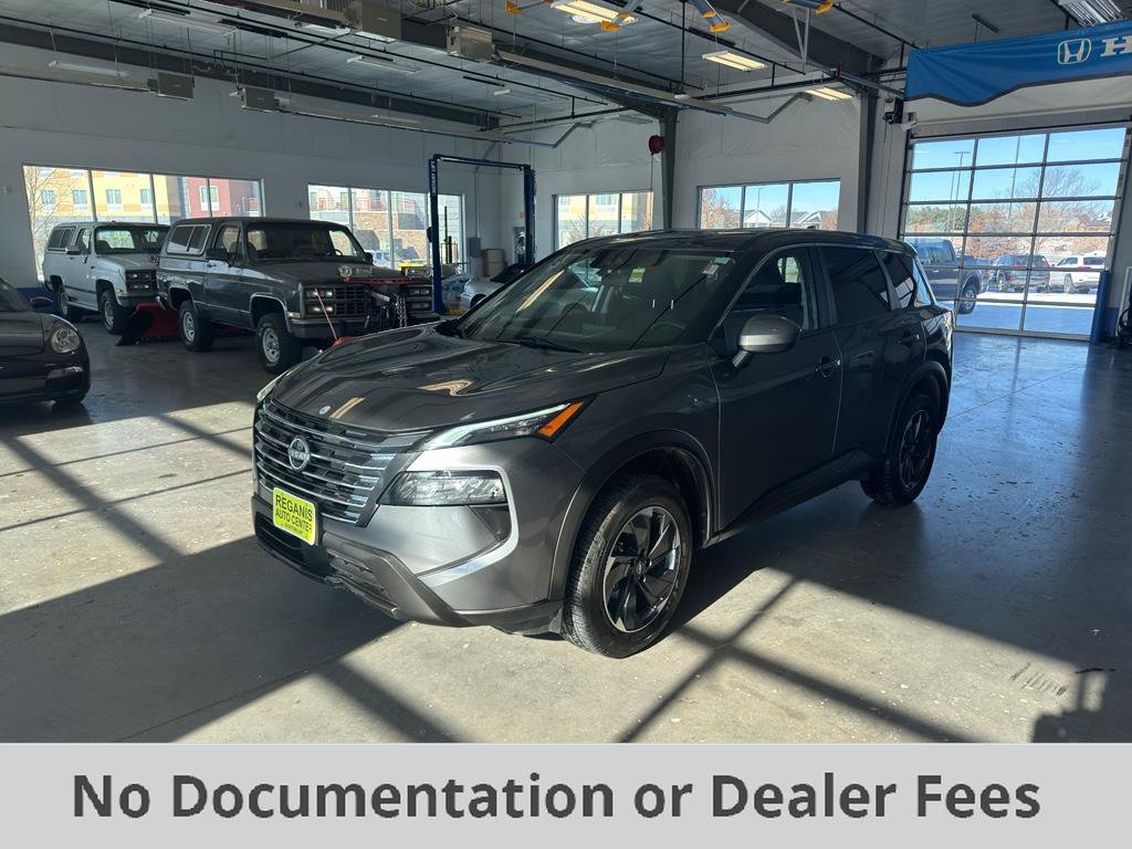 Used 2024 Nissan Rogue SV image 1