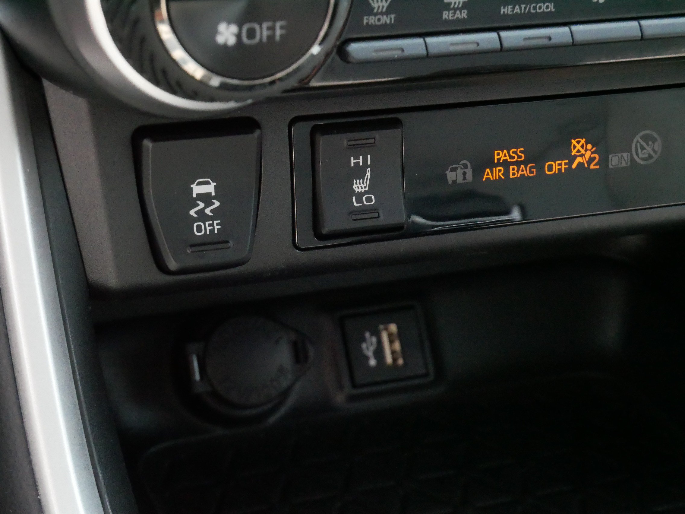 Used 2025 Toyota RAV4 XLE Premium w/ Weather Package AWD/4WD image 29