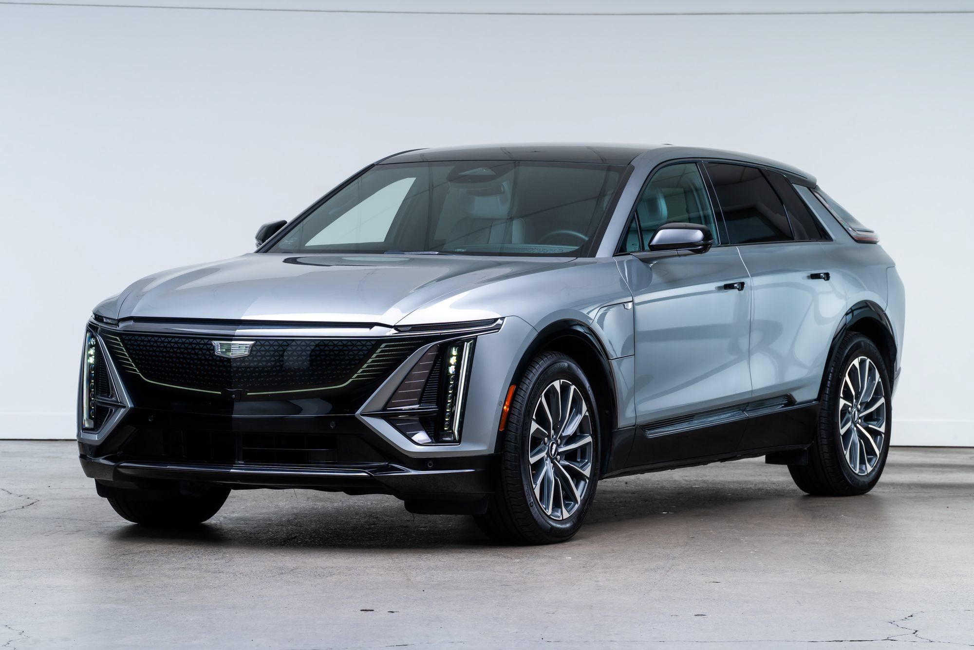 Used 2024 Cadillac Lyriq Sport AWD/4WD image 3